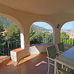 Holiday Villa Walls